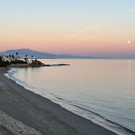 Appartamento Beachfront, Top Floor Corner 2-Bed, Estepona Paseo Esterno foto