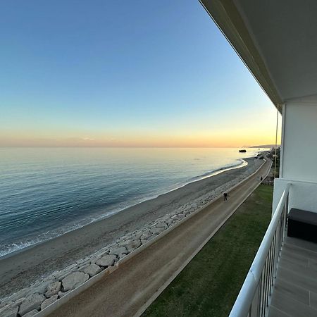 Appartamento Beachfront, Top Floor Corner 2-Bed, Estepona Paseo Esterno foto