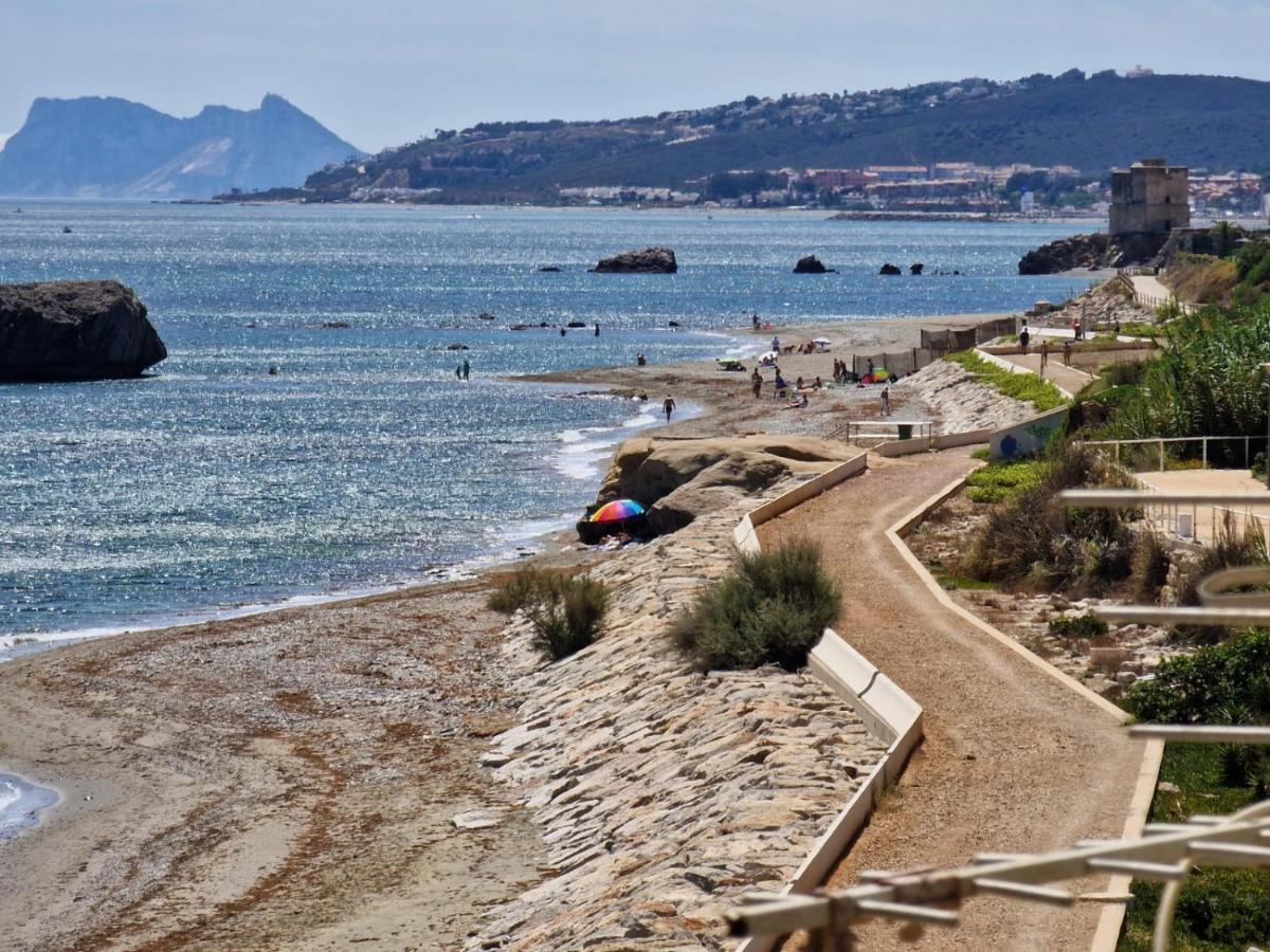 Appartamento Beachfront, Top Floor Corner 2-Bed, Estepona Paseo Esterno foto