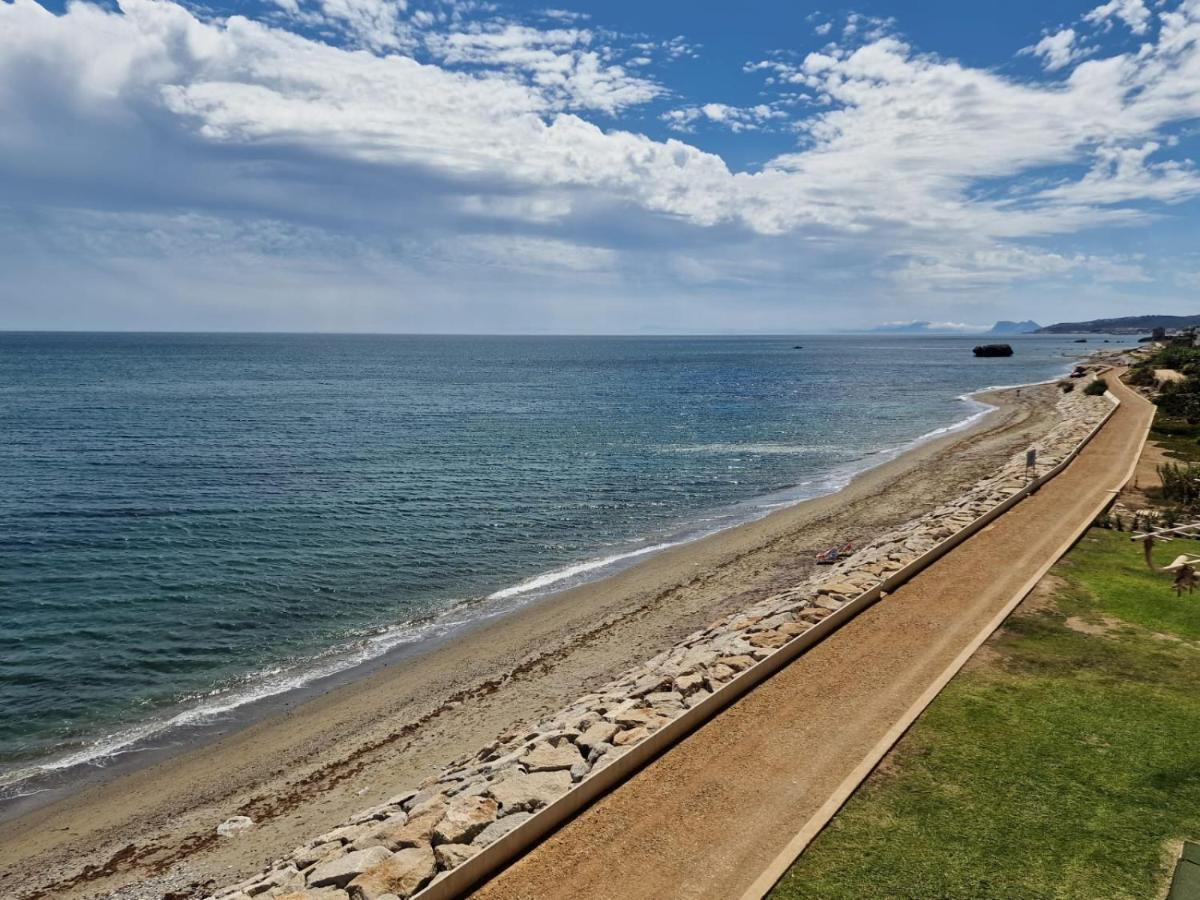 Appartamento Beachfront, Top Floor Corner 2-Bed, Estepona Paseo Esterno foto