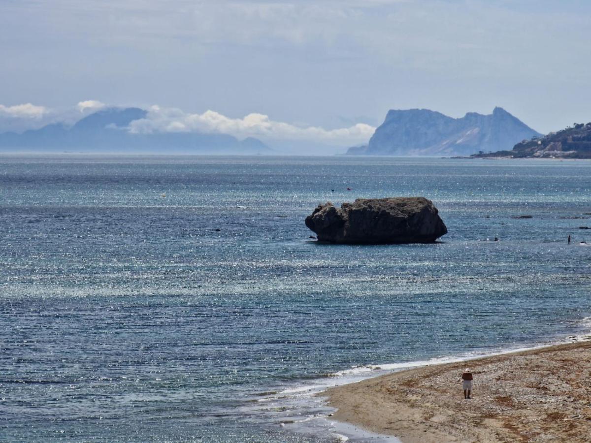 Appartamento Beachfront, Top Floor Corner 2-Bed, Estepona Paseo Esterno foto